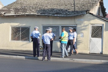 Poliţiştii constănţeni Coceanu şi Dănilă, încătuşaţi de procurori: le-a fugit un hoţ din secţie şi nu au anunţat!